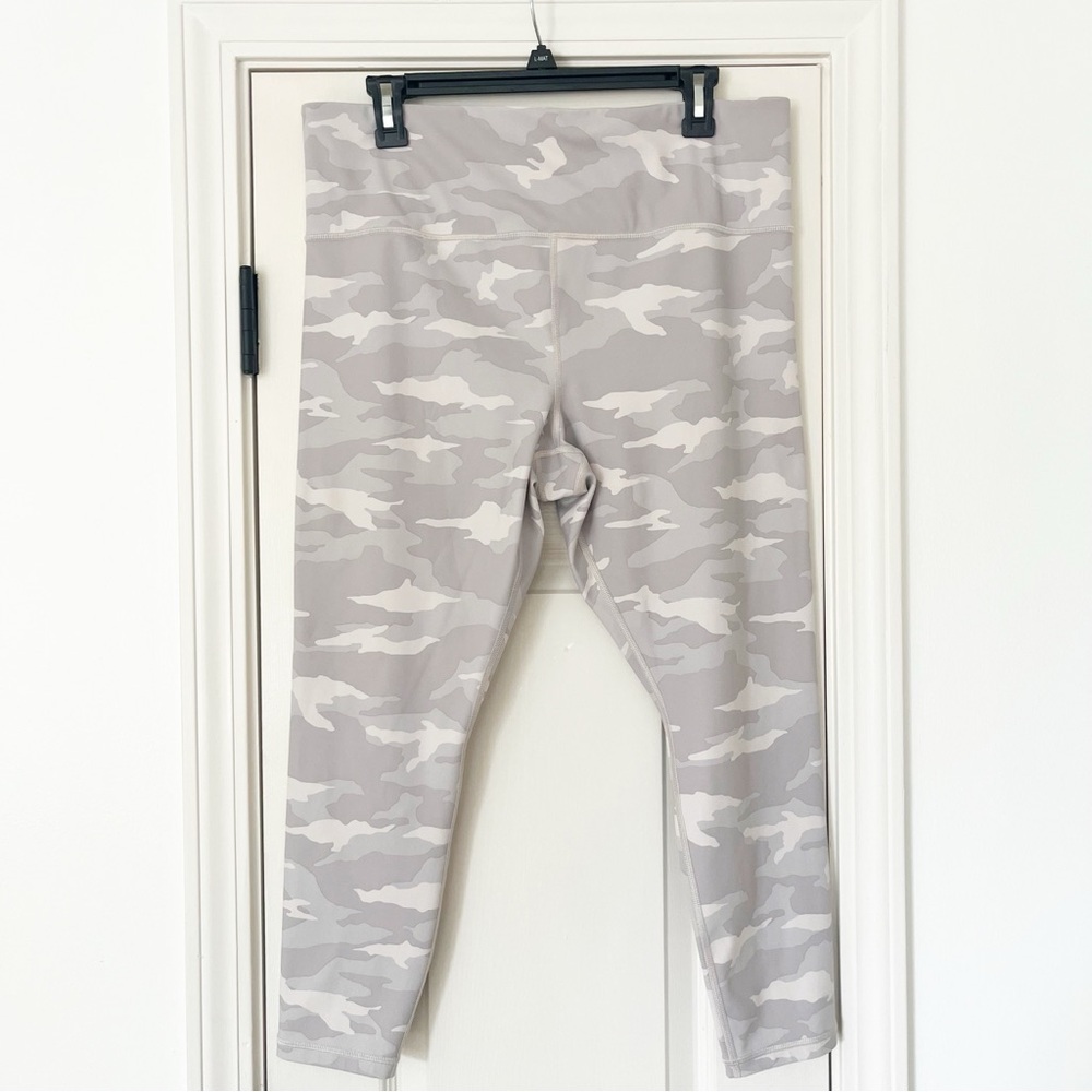 Athleta Elation 7/8 Tight neutral camo leggings xl
